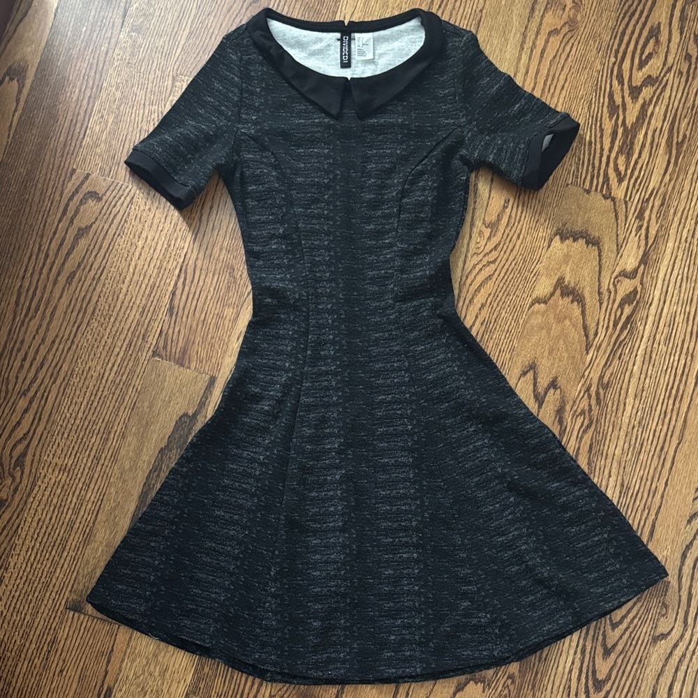 H&M SchoolgirlWomen’s Black Short-Sleeve Fit & Flare Dress with Peter Pan Collar